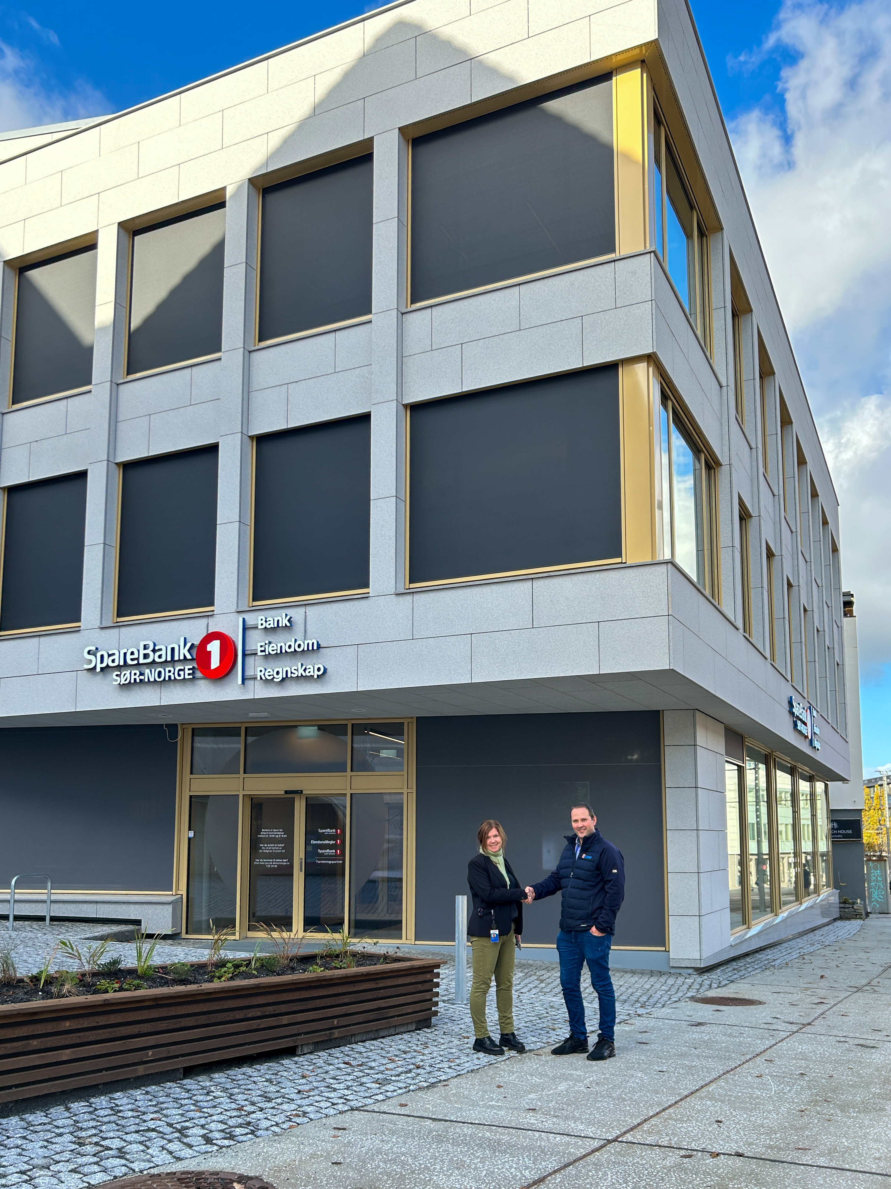 Overrekkelse av nytt bygg til SpareBank 1 Sør-Norge på Fana, ved prosjektleder Håkon Bjørheim fra Nyland Byggeadministrasjon.